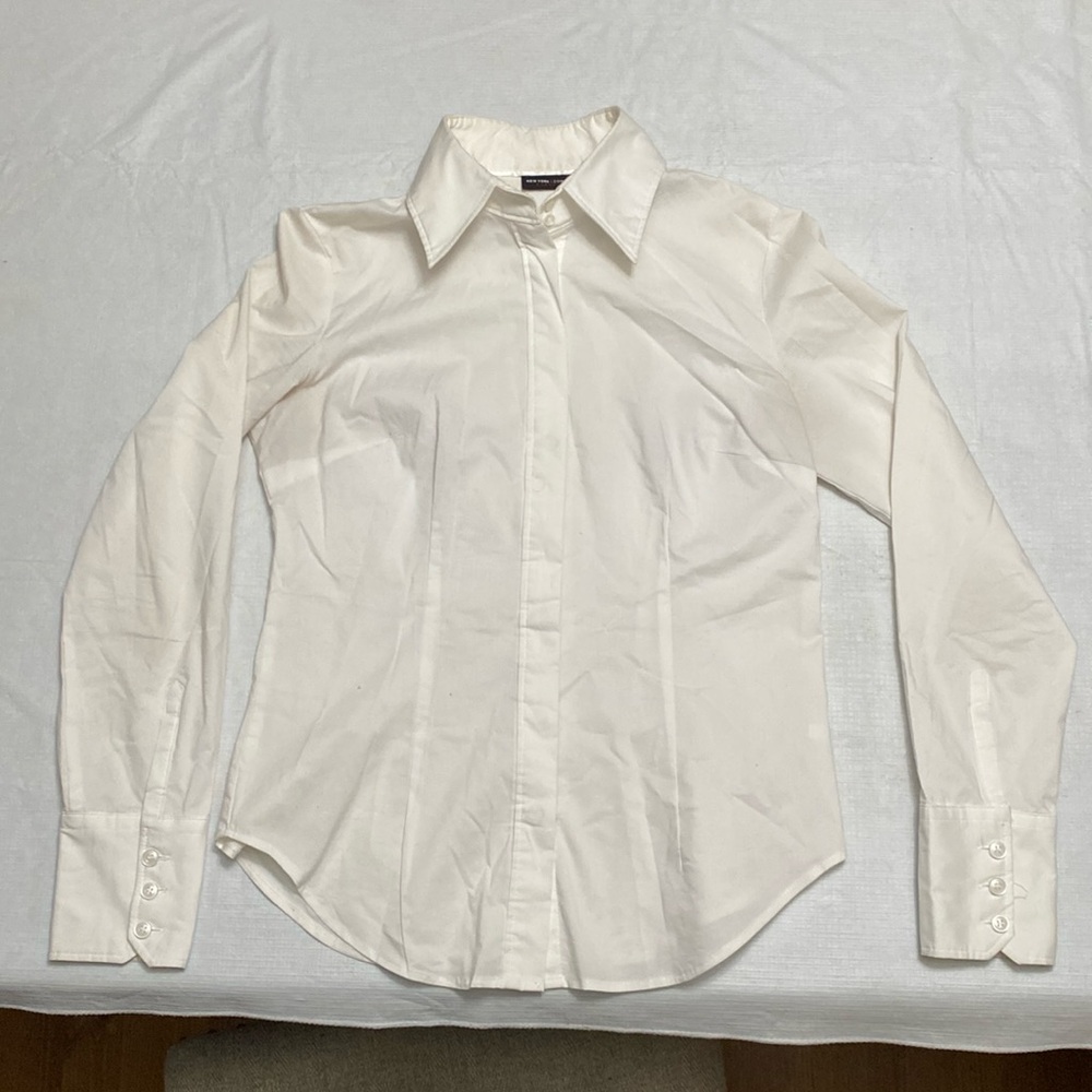 White button down collard fitted dress shirt size small well loved